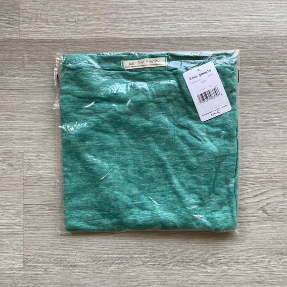 FREE PEOPLE • TOP - Picture 4 of 6